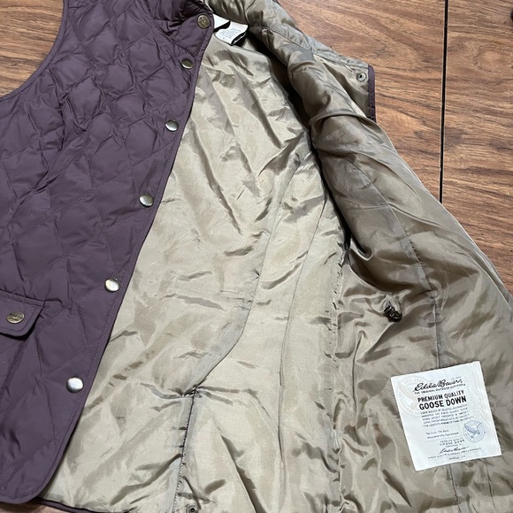 Women’s goose down Light weight  Eddie Bauer purple vest size small - Picture 2 of 10